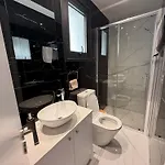 アパート Glabur - Nicosia's Finest 2 Bedroom ニコシア